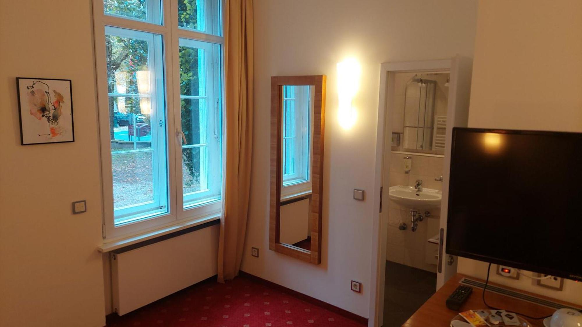 Die Villa, Zimmer 26, Dz Leverkusen Eksteriør bilde